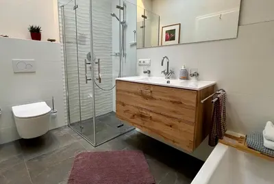 Ein Badezimmer in der Unterkunft Terralpin - Wohnen auf Zeit - DG Wohnung mit Bergblick