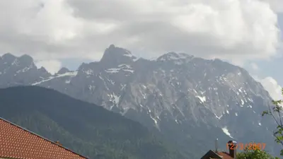 Ein allgemeiner Bergblick oder ein Berglick von der Ferienwohnung aus