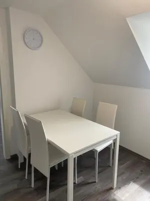 Ein Sitzbereich in der Unterkunft Unterkunft für Arbeiter und Monteure