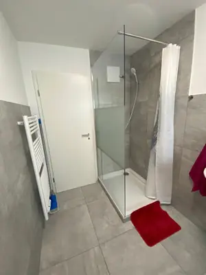Ein Badezimmer in der Unterkunft Unterkunft für Arbeiter und Monteure