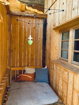 Ein Sitzbereich in der Unterkunft Ferienwohnung Bergliebe Höhenmoos