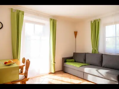 Ein Sitzbereich in der Unterkunft NEU! Ferienwohnung Steffi nahe Chiemsee
