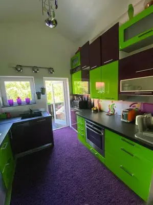Küche/Küchenzeile in der Unterkunft Extravagantes Haus mit See- und Bergblick, 
