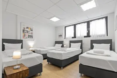 Ein Bett oder Betten in einem Zimmer der Unterkunft Flatista Homes - Garden House
