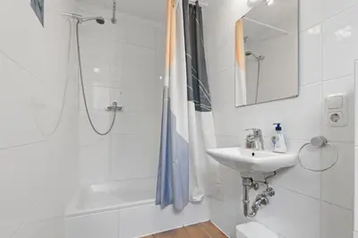 Ein Badezimmer in der Unterkunft Flatista Homes - Garden House