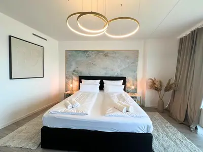 Ein Bett oder Betten in einem Zimmer der Unterkunft NEW I GREAT CITY VIEW I 32 FLOOR I BOXSPRINGBED and NETFLIX