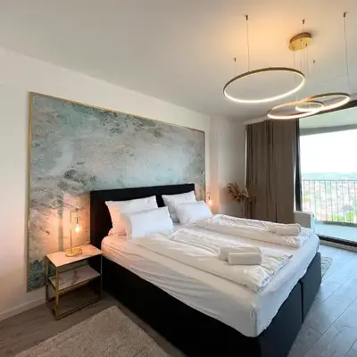 NEW I GREAT CITY VIEW I 32 FLOOR I BOXSPRINGBED and NETFLIX