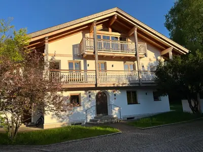 Das Gebäude in dem sich die Ferienwohnung befindet