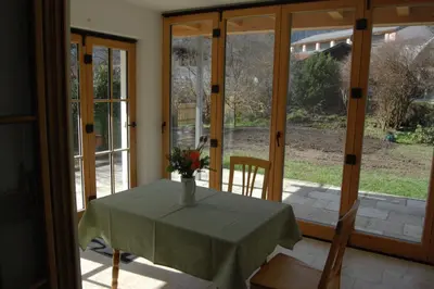 Ein Garten an der Unterkunft Barrierefreie 3-Zi.-Ferienwohnung mit Gartenzugang in ruhiger, zentrumsnaher Lage