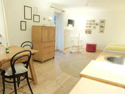 Ein Sitzbereich in der Unterkunft Gartenstudio-Apartment Tausendfreund - adults only - am Chiemsee