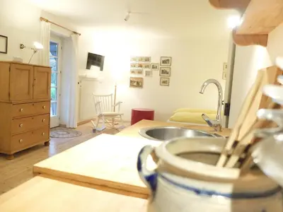 Ein Bett oder Betten in einem Zimmer der Unterkunft Gartenstudio-Apartment Tausendfreund - adults only - am Chiemsee