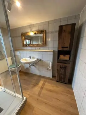 Ein Badezimmer in der Unterkunft Charmante farbenfrohe Wohnung für zwei