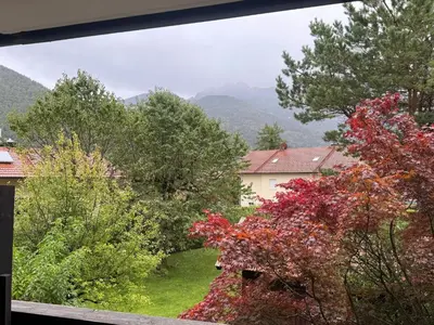 Ein allgemeiner Bergblick oder ein Berglick von der Ferienwohnung aus