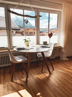Ein allgemeiner Bergblick oder ein Berglick von der Ferienwohnung aus