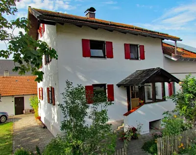 Das Gebäude in dem sich die Ferienwohnung befindet