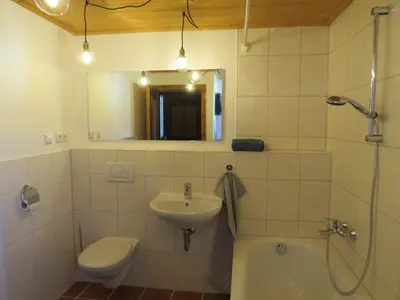 Ein Badezimmer in der Unterkunft Haus Erle