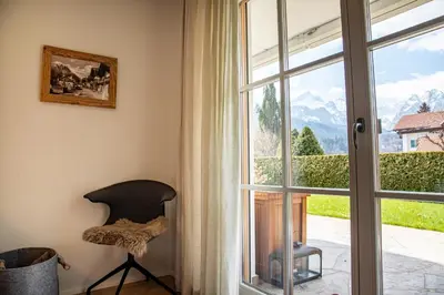 Ein allgemeiner Bergblick oder ein Berglick von der Ferienwohnung aus