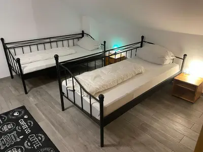 Ein Bett oder Betten in einem Zimmer der Unterkunft Monteursunterkunft Egenhofen - fitters' accommodation with shared kitchen
