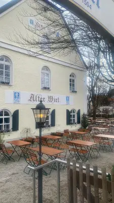Ein Restaurant oder anderes Speiselokal in der Unterkunft Alter Wirt Ramersdorf