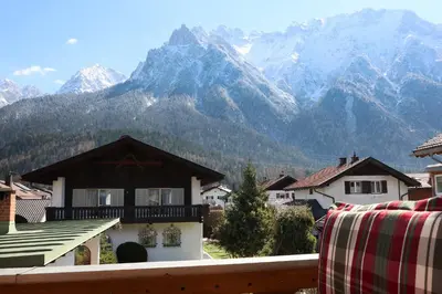 Ein allgemeiner Bergblick oder ein Berglick von der Ferienwohnung aus