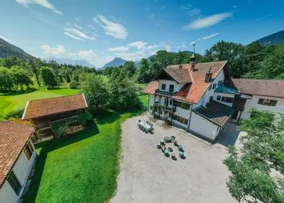 Ein allgemeiner Bergblick oder ein Berglick von der Ferienwohnung aus