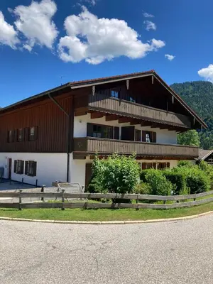 Ein allgemeiner Bergblick oder ein Berglick von der Ferienwohnung aus