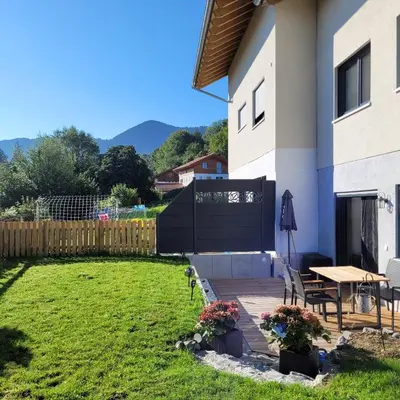 Ein allgemeiner Bergblick oder ein Berglick von der Ferienwohnung aus