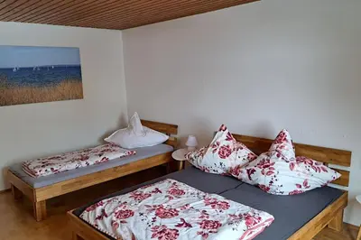 Ein Bett oder Betten in einem Zimmer der Unterkunft Ferienhaus am Ammersee in Bierdorf