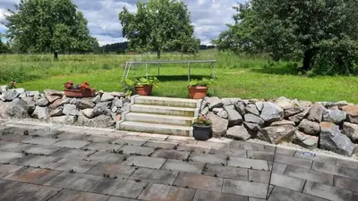 Ein Garten an der Unterkunft Apartement auf dem Lande