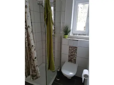 Ein Badezimmer in der Unterkunft NEU Apartment am Birkenfeld Allgäu Kaufbeuren