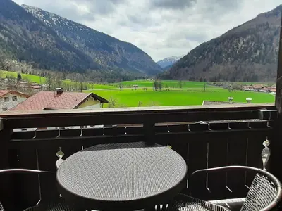 Ein allgemeiner Bergblick oder ein Berglick von der Ferienwohnung aus
