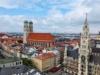 Ein allgemeiner Blick auf Holzkirchen oder ein Stadtblick von der Ferienwohnung aus