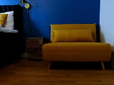 Ein Sitzbereich in der Unterkunft Denkmalgeschützte große Boheme Altbauwohnung in Citylage