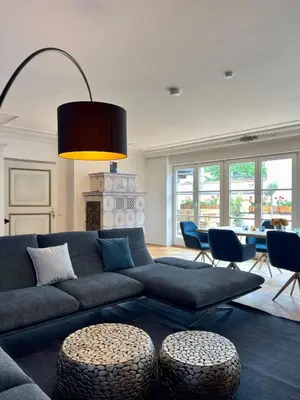 Ein Sitzbereich in der Unterkunft FeWo Rosenstraße - Exklusive Ferienwohnung im Herzen von Tegernsee